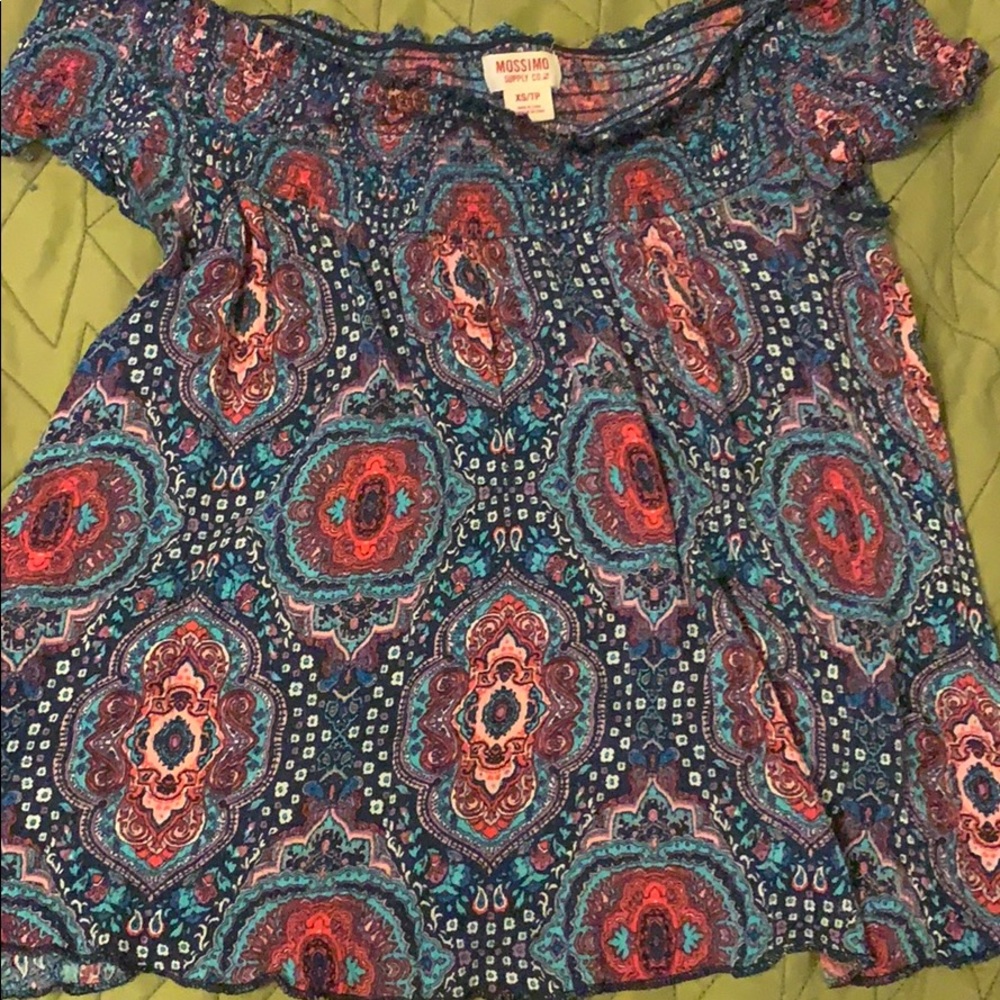 Shoulders shirt